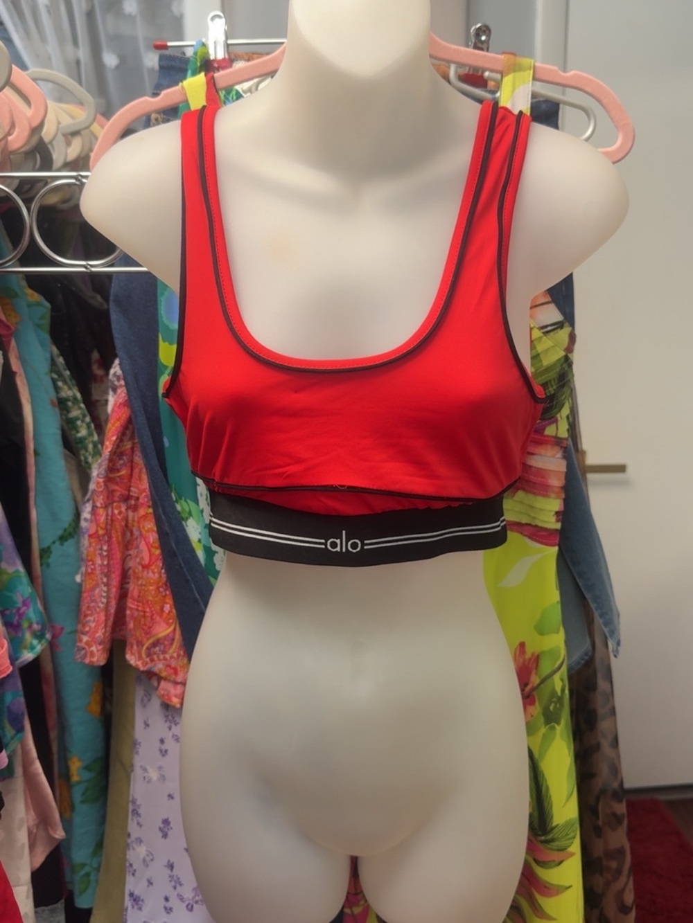 NWT Alo Airbrush Women's Red Scoop Sports Bra